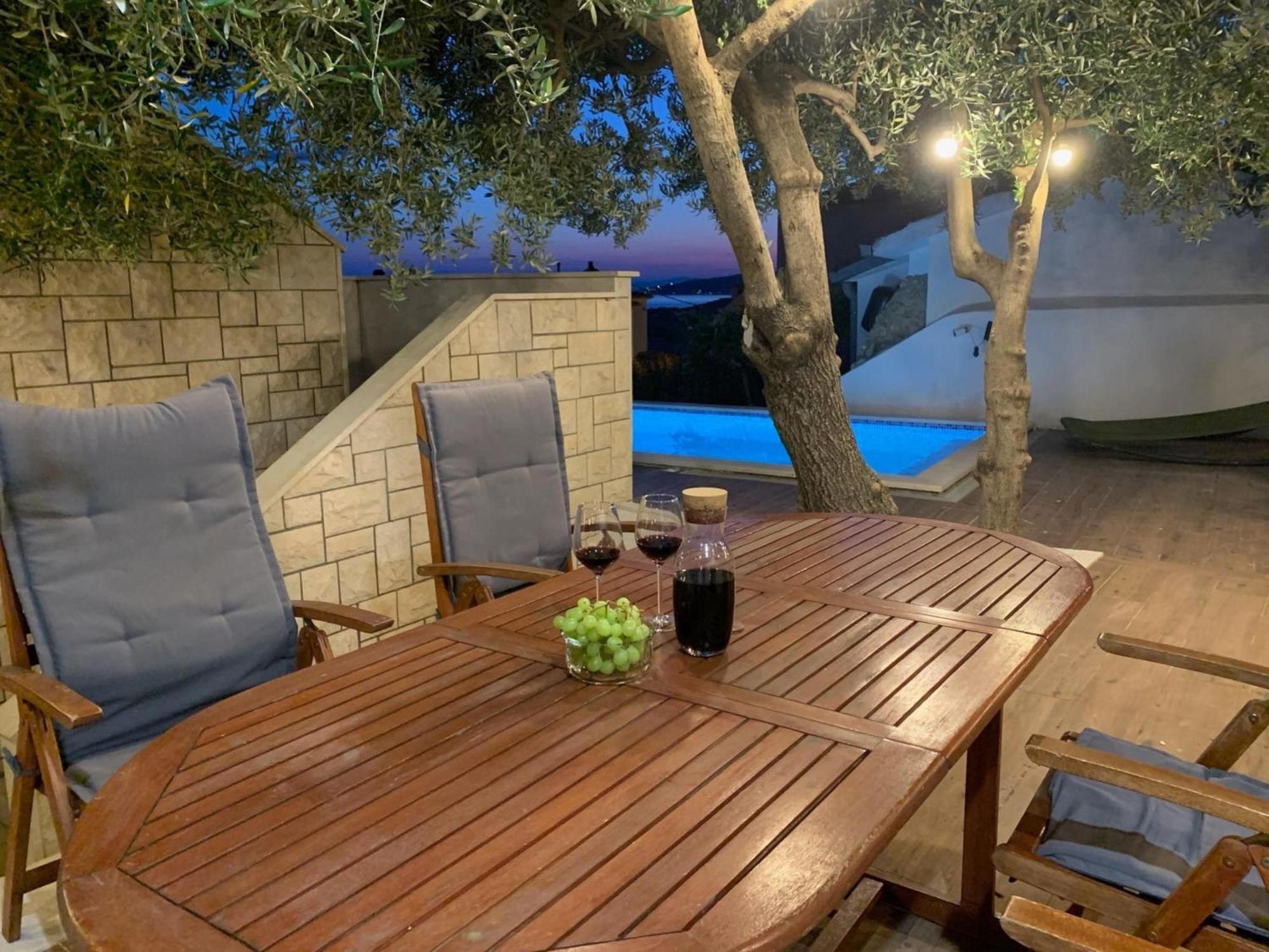 Apartments With Pool Vrdoljak Omis Room photo