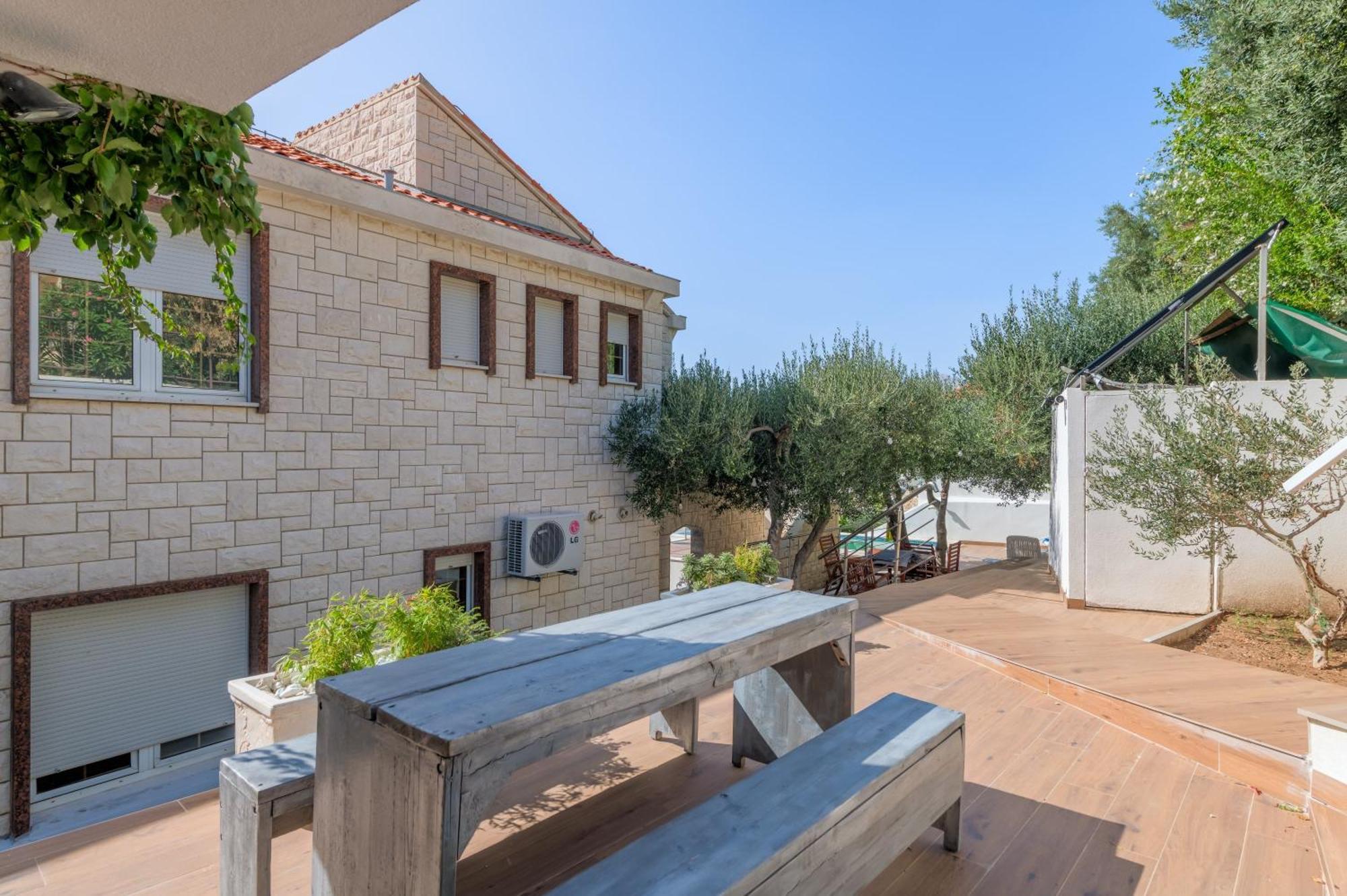 Apartments With Pool Vrdoljak Omis Room photo